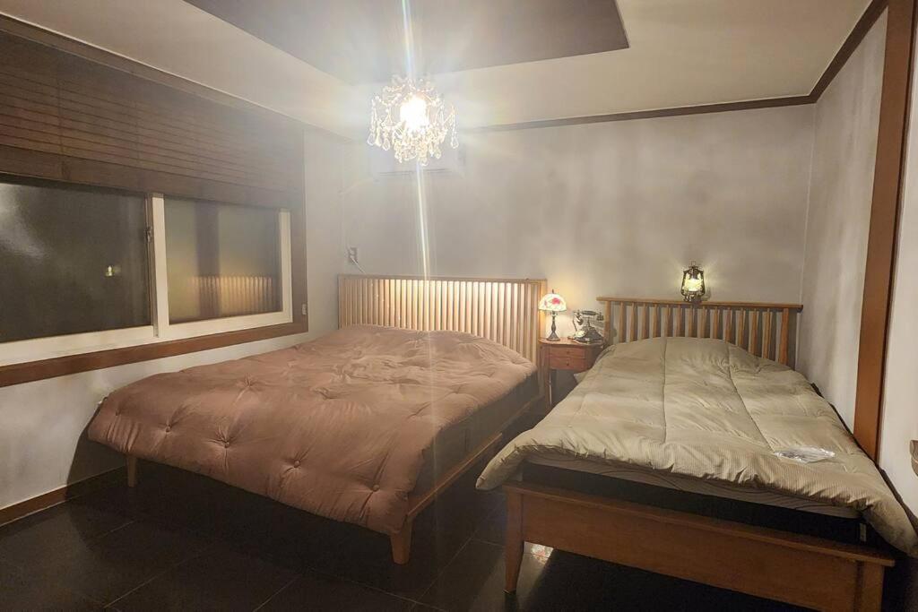 Hongdae Main Street Unique Interior, Spacious Villa Seoul